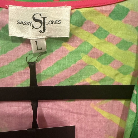 Sassy Jones Rosa Wrap Dress in Green and Pink - Picture 3 of 3